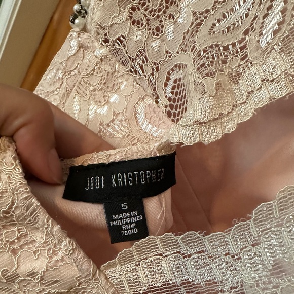 Backless pink lace dress - Picture 3 of 3